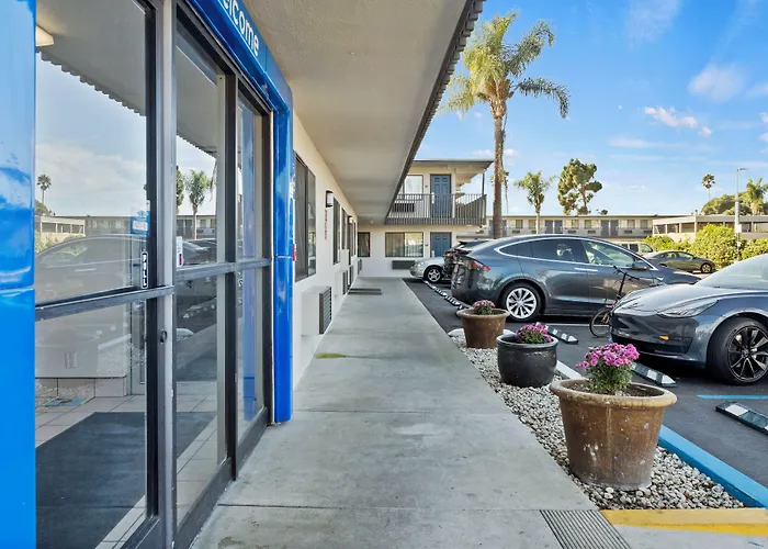 Motel 6-Ventura, CA - Beach