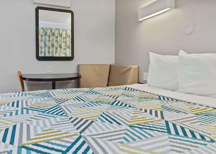 Motel 6-Ventura, CA - Beach